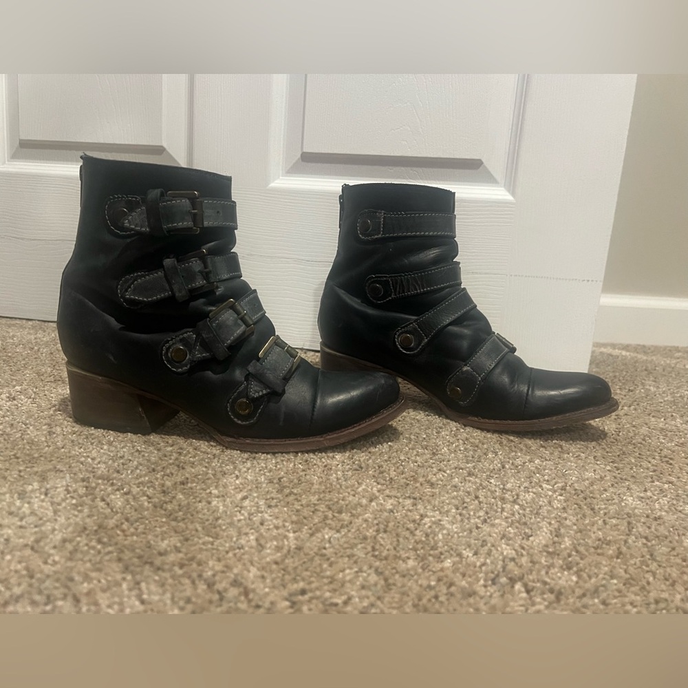 OG Freebird Sloan -9 - black w/glazey straps